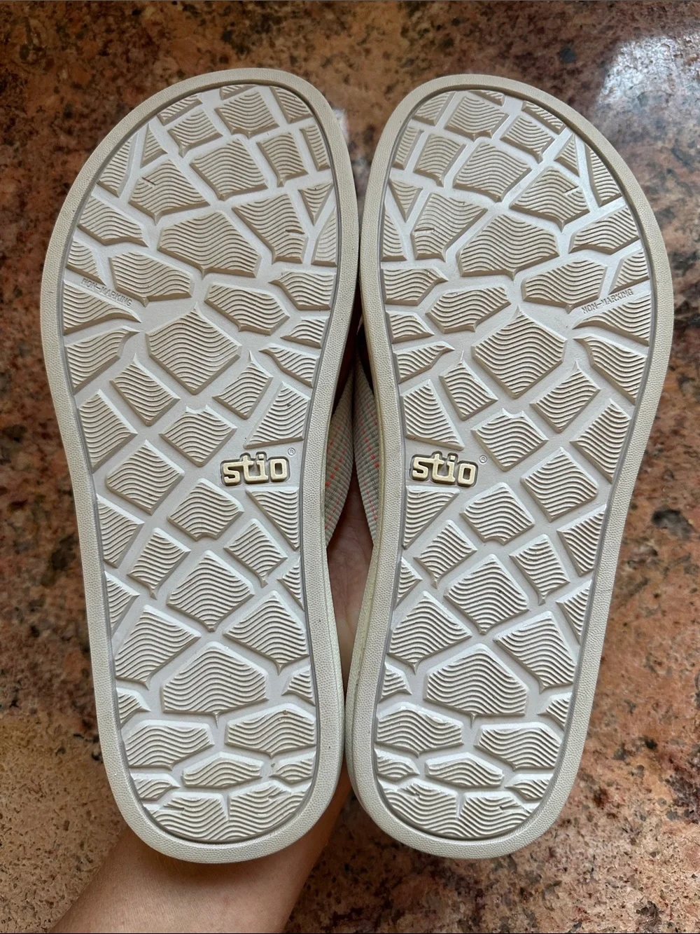 New Stio grey/beige women's flip flop sandals - cute pink & grey strap detail 8